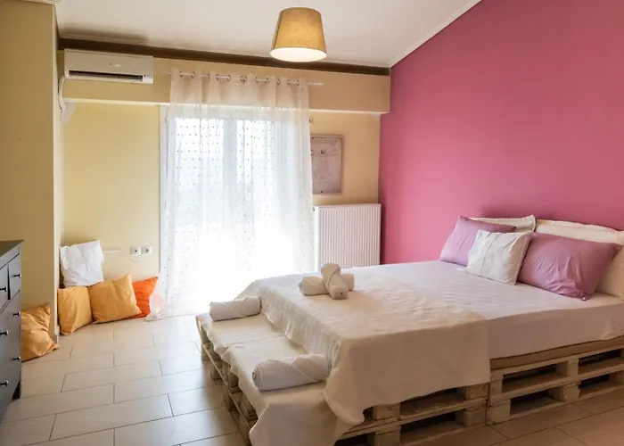 Angela Quiet, Modern House